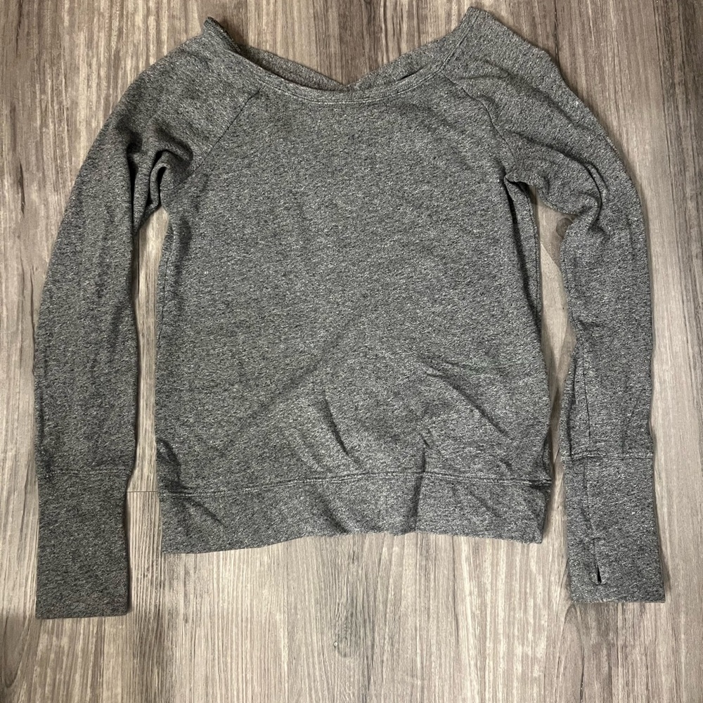 ‼️6/$12‼️ womens sweater with back detail